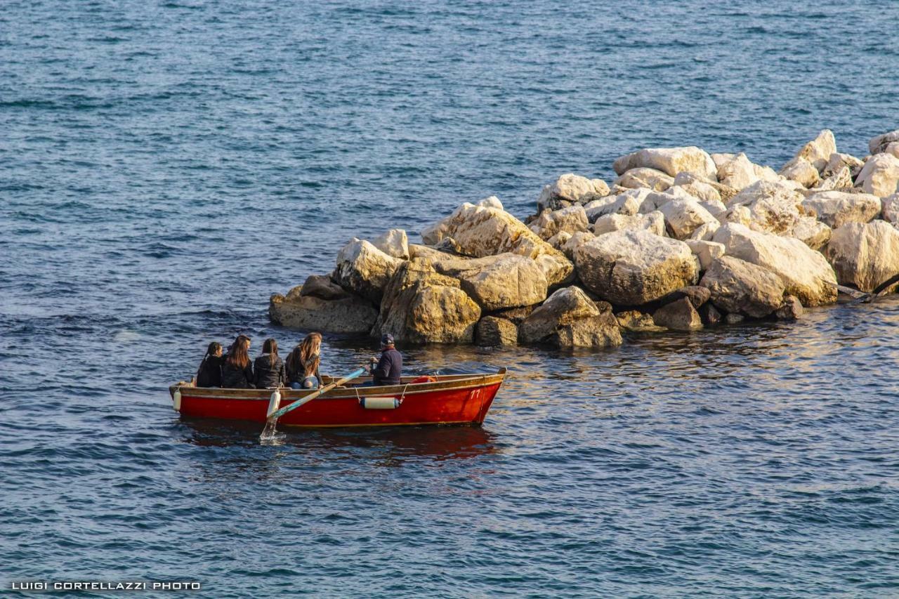 ホテル Spira Mirabilis Napoli エクステリア 写真